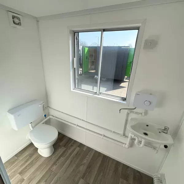 21x8ft Custom With WC & Kitchenette - Image 7